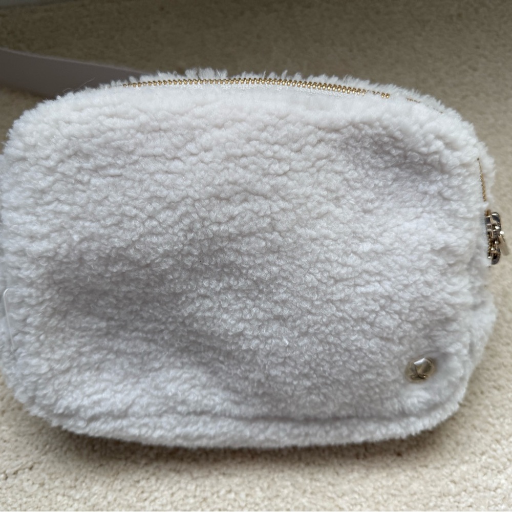 Lululemon belt bag 2L - NWT